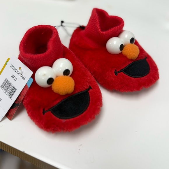 Kids Elmo Toddler Red Slippers - Picture 4 of 4